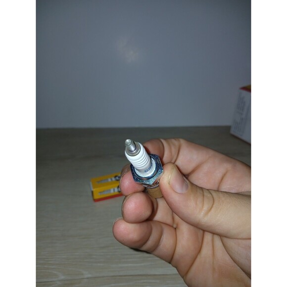 Set of 6 NGK Standard Spark Plugs DR6HS 4823  Made In Japan EAC New - Picture 10 of 16